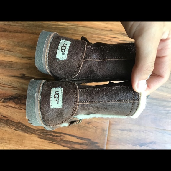 UGG Other - Ugh kids shoes size 6